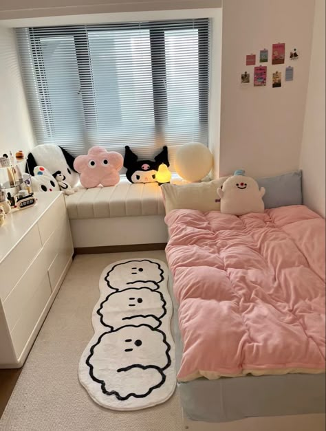 Korean Inspired Room, Small Room Makeover, Bedroom Ideas For Small Rooms Cozy, Easy Room Decor, Dekorasi Kamar Tidur, Pastel Room, Pinterest Room Decor, Study Room Decor, Makeover Bedroom