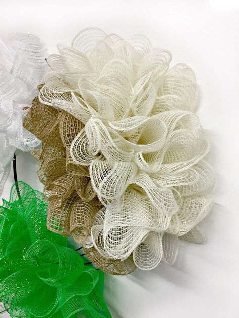 Greek Wreath, Mesh Projects, Deco Mesh Crafts, Making Mesh Wreaths, Easy Wreath, Burlap Wreath Tutorial, Mesh Ribbon Wreaths, Deco Mesh Wreaths Tutorials, Deco Mesh Wreaths Diy