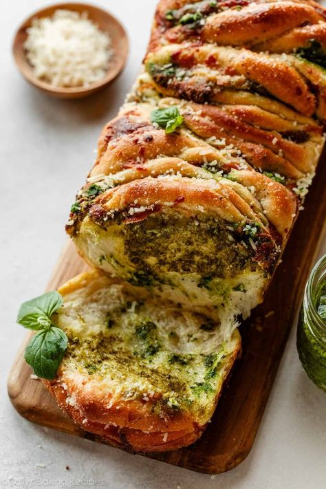 Buttery-soft and flaky, this pesto pull apart bread is brimming with fresh flavor. Stuff homemade herbed dough with mozzarella cheese and homemade pesto, then arrange it all in a loaf pan. When it's fresh out of the oven, add a dose of garlic butter and watch as the bread disappears piece by torn-apart piece. Recipe on sallysbakingaddiction.com Pesto Pull Apart Bread, Cheesy Pesto Bread, Homemade Monkey Bread, Loaf Bread Recipe, Homemade Pesto Recipe, Paprika Recipes, Pesto Bread, Bread Pull Apart Recipes, Pesto Cheese