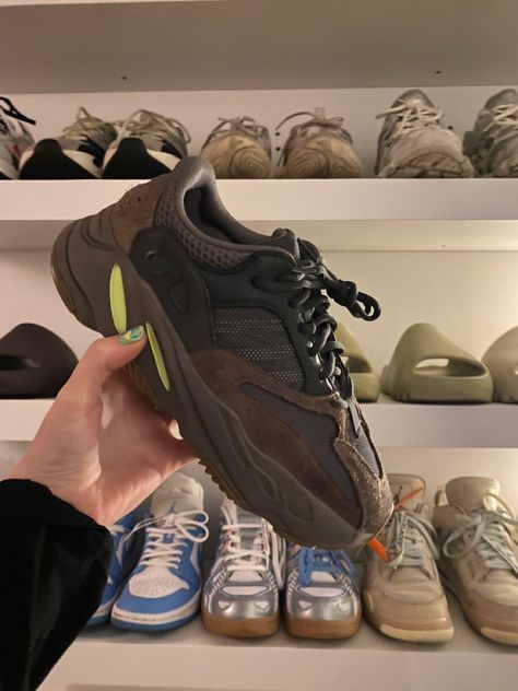 Yeezy 700 Mauve, Mauve Colour, Yeezy 700, Night Scenery, Birthday List, Mauve Color, Saucony Sneaker, Me Too Shoes, Outfit Ideas