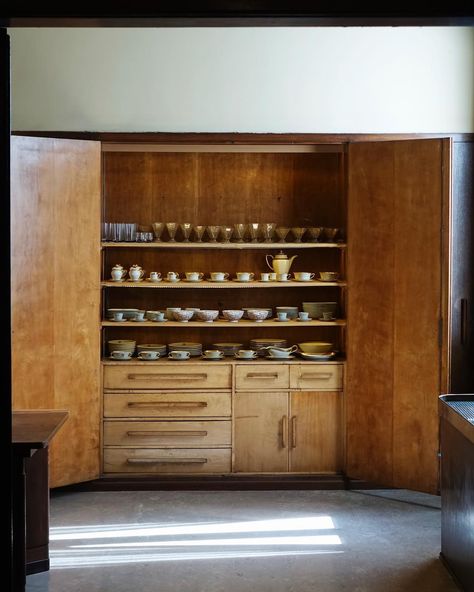 Villa Necchi Campiglio Milano (1935) ✑ Piero Portaluppi ✑ #1935 #milano #milan #mailand #architecture #archdaily #archilovers #archidaily… Dry Pantry, Pantry Goals, Villa Necchi Campiglio, Top Kitchen Trends, Villa Necchi, Wooden Cabinet, Design Blogs, Dresser Decor, Elegant Homes