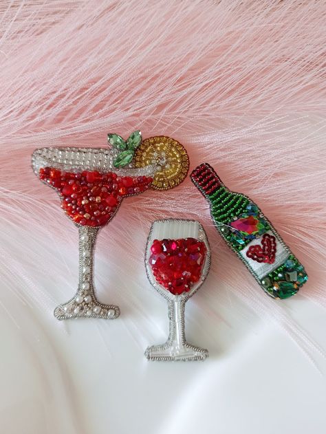 Beaded Embroidery Ideas, Bead Embroidery Ideas, Beaded Embroidery Shirt, Cocktail Embroidery, Crochet Cocktail, Cocktail Strawberry, Wine Jewelry, Lemon Set, Glass Of Red Wine