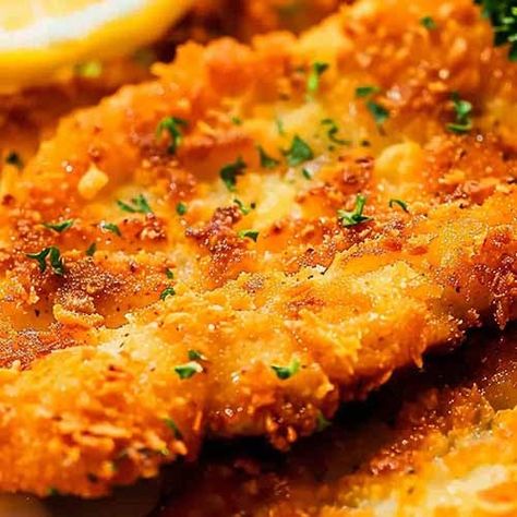 Keto Pork Schnitzel - Crispy & Delicious! Keto Pork Cutlet Recipes, Chocolate Yogurt Cake, Pork Schnitzel Recipe, Pork Cutlet Recipes, Cutlet Recipes, Keto Savory, Keto Pork, Gingerbread Muffins, Schnitzel Recipes