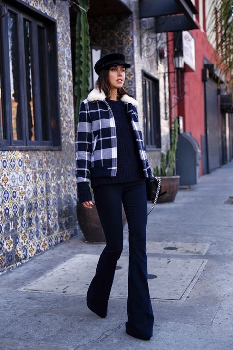 Flare Jeans Winter, Flare Jeans Fall, Flare Jeans Outfit, Checkered Blazer, Wideleg Pants, Office Outfits Women, Pretty Designs, Outfit Trends, Stunning Outfits