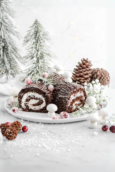 Chocolate Yule Log with White Chocolate Peppermint Filling (Bûche De Noël) - Bakers Table Peppermint Yule Log, Noel Cake, Classic Christmas Dessert, Traditional Holiday Desserts, Yule Log Cake Recipe, Peppermint Frosting, Family Dessert Recipes, Yule Log Recipe, Christmas Yule Log