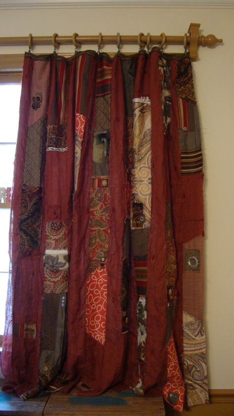 The right panel on quilted rag strip gypsy curtains - so easy. SO gorgeous! Groovy Curtains, Dark Curtains Living Room, Gold Curtains Bedroom, Creative Curtains, Cortina Boho, Quilted Curtains, Patchwork Curtains, Roman Curtains, Diy Window Treatments