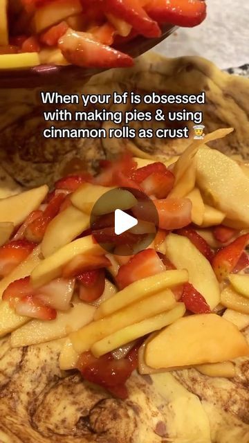 YummyEatsNTreats on Instagram: "Cinnamon Roll Strawberry Apple Pie PT.1😍🍏✨🍰
🎥: “chainsandstone” on TikTok) 

➡️ 𝔽𝕠𝕝𝕝𝕠𝕨 @itsyummyeatsntreats 𝕗𝕠𝕣 𝕥𝕙𝕖 𝔹𝔼𝕊𝕋 𝕗𝕠𝕠𝕕𝕚𝕖 𝕔𝕠𝕟𝕥𝕖𝕟𝕥 𝕒𝕣𝕠𝕦𝕟𝕕. 𝕃𝕚𝕟𝕜 𝕚𝕟 𝕓𝕚𝕠 𝕗𝕠𝕣 𝕨𝕖𝕖𝕜𝕝𝕪 𝕣𝕖𝕔𝕚𝕡𝕖 𝕟𝕖𝕨𝕤𝕝𝕖𝕥𝕥𝕖𝕣, 𝕔𝕠𝕟𝕥𝕖𝕟𝕥 𝕤𝕦𝕓𝕞𝕚𝕤𝕤𝕚𝕠𝕟𝕤, 𝕖ℂ𝕠𝕠𝕜𝔹𝕠𝕠𝕜𝕤 𝕒𝕟𝕕 𝕄𝕆ℝ𝔼! 🔥

#cinnamon #cinnamonrolls #apple #applepie #strawberry #strawberrypie" Strawberry Apple Pie, Cinnamon Roll Crust, Dinner Pies, How To Make Pie, Pot Pies, Strawberry Pie, Hand Pies, January 29, Pot Pie