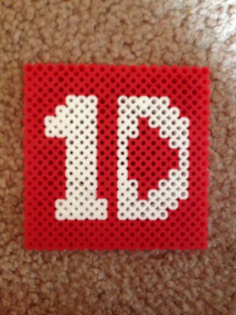 One direction coaster perler beads Harry Styles Perler Bead Patterns, One Direction Perler Beads, Harry Styles Perler Beads, Peeler Bead Album Cover, Perler Bead Band Logos, Pink Floyd Perler Beads, Hama Art, Easy Perler Bead Patterns, Pearl Beads Pattern