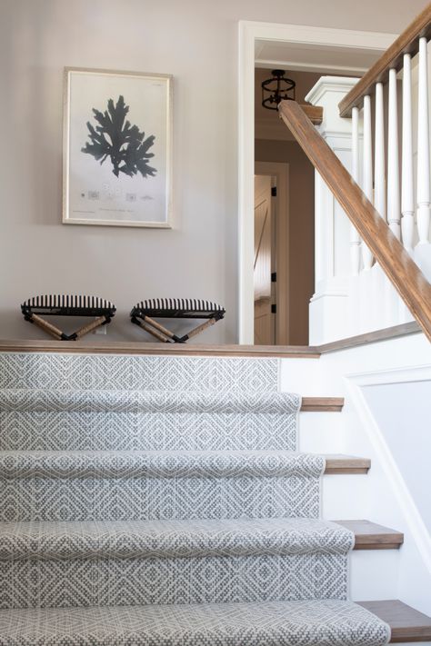 Lake House Design, Stairway Runner, Carpet Staircase, Staircase Runner, Summer Living Room, Hardwood Stairs, Staircase Remodel, House Design Ideas, Staircase Makeover