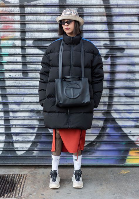 NYC Looks Telfar Bag Outfit, Baggy Bag, Nyc Looks, Telfar Bags, Telfar Bag, Vans Socks, Hot Handbags, Air Max Plus Tn, Street Style Bags