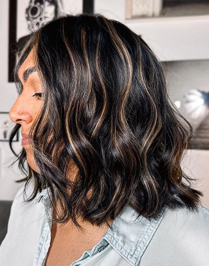 Black And Caramel Hair, Highlights For Black Hair, Straight Hair Highlights, Black Short Hair, Black Hair Inspiration, Balayage Long Hair, Black Hair Balayage, Hair With Highlights, Brunette Balayage