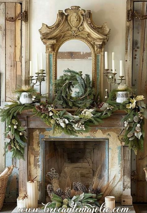 Primitive Mantle Decor, French Country Christmas Decorating, Country Christmas Decor Ideas, French Country Christmas Tree, French Country Cottage Christmas, French Country Christmas Decor, Christmas Indoor Decor, French Christmas Decor, France Christmas