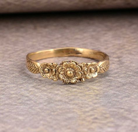 Floral ring, Brass Ring, Flower Ring, multi flower ring, Vintage Ring, gift for her, dainty ring, boho ring, handmade ring, women ring, gift ❥ Customers satisfaction is our biggest priority, please contact us with any questions/queries for future or existing orders, and we will do our best to make sure you are happy with your order. ❥Please make sure to add the correct address during check out. You can return your purchased item within 15 days after successful delivery. We offer a 100% "Money Ba Vintage Flower Wedding Ring, Promsie Rings, Wedding Ring Floral, Vintage Flower Ring, Cute Rings Gold, Vintage Rings Aesthetic, Cottagecore Rings, Mexican Rings, Basic Rings