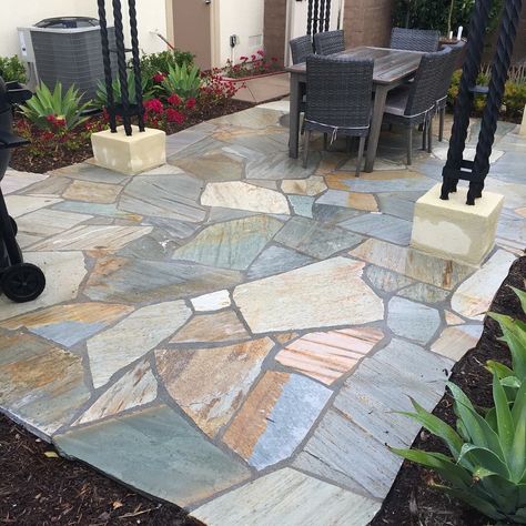 Flagstone Deck, Ideas For Backyard Patio, Patio Flagstone, Rock Patio, Stone Patio Designs, Tiles Outdoor, Ideas For Backyard, Concrete Patios, Garden Tiles