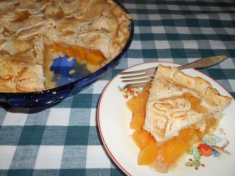 Peach Pie Recipe From Canned Peaches | dagblog Peach Pie Filling Recipes, Easy Flaky Pie Crust, Can Peaches, Easy Peach Pie, Peach Pie Recipe, Making Pie Crust, Peach Pie Recipes, Canned Pears, Peach Pie Filling