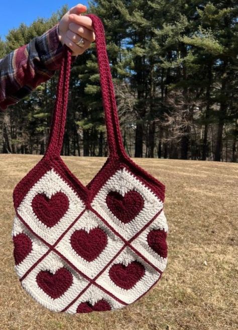 Sac Granny Square, Crochet Knit Stitches, Granny Square Bag, Valentines Crochet, Crochet Design Pattern, Crochet Flower Tutorial, January 27, Crochet Diy, Bracelet Diy