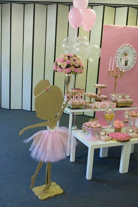 Ballerina Centerpiece Ideas, Ballerina Baby Shower Theme, Hospital Decoration, Ballerina Birthday Cake, Ballet Birthday Party, Ballerina Baby Showers, Ballet Birthday, Ballet Party, Ballerina Cakes