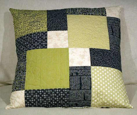 pillows! | Flickr - Photo Sharing! Patchwork Cushions Ideas Quilt Blocks, Quilted Couch Pillows, Patchwork Cushions Ideas, Quilted Cushion Covers, Quilted Pillows, Disappearing Nine Patch, Quilted Pillow Covers, Sewing Cushions, Quilt Modernen