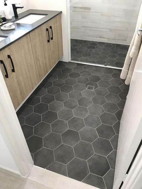 Honeycomb Tiles Bathroom, Black Hexagon Tile Bathroom, Hexagon Tile Bathroom Floor, Hexagon Tile Bathroom, Black Tile Bathrooms, Hexagonal Tiles, Small Bathroom Interior, House Bathrooms, Hexagon Tile