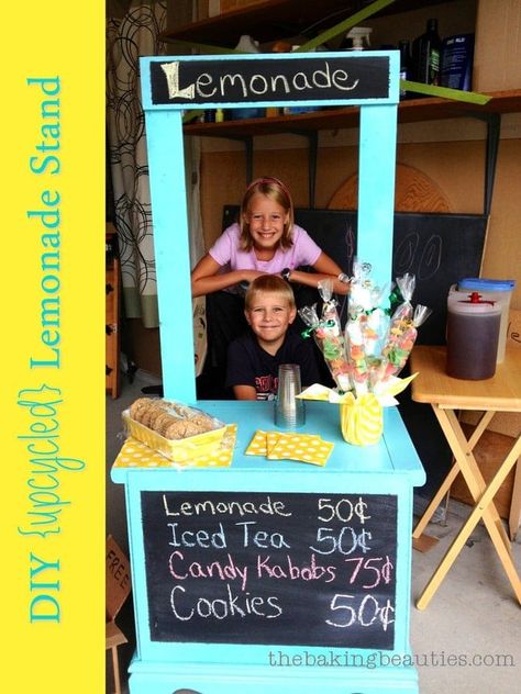 With a little creativity and spray paint, you can make your own Lemonade Stand too! Kids Market Stand, Kids Lemonade Stands, Diy Lemonade Stand, Kids Lemonade, Diy Lemonade, Entrepreneur Kids, Kids Market, Ice Candy, Kids Play Set