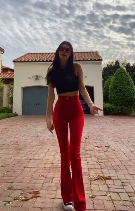 Red Bootcut Pants Outfit, Red Yoga Pants Outfit, Red Flared Pants Outfit, Red Crop Top Outfit Jeans, Red Flare Pants Outfit, Finland Outfit, Red Flare Leggings, Red Concert Outfit, Outfits Rojos