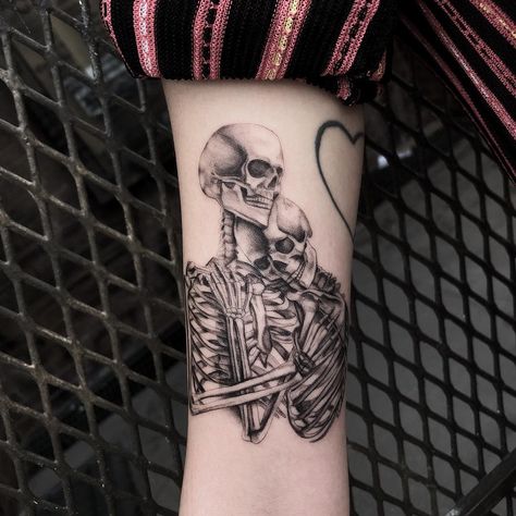 Skeleton Couple Tattoo, Skull Couple Tattoo, Coffin Tattoo, Couple Tattoos Love, Feminine Skull Tattoos, Skeleton Couple, Couples Tattoo Designs, Trash Polka Tattoo, Skeleton Tattoos