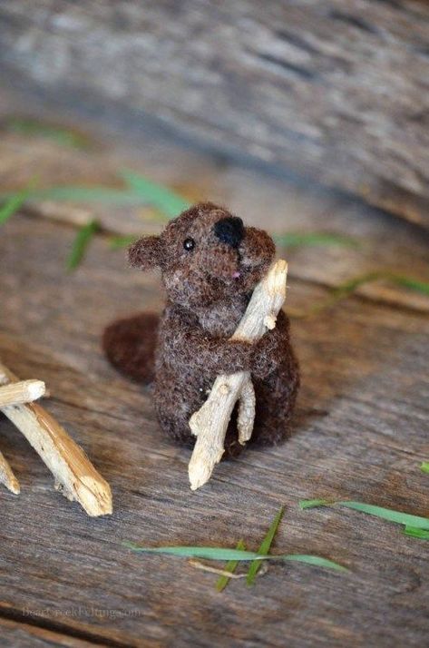 A needle felted beaver by fiber artist Teresa Perleberg of Bear Creek Felting Needle Felted Art, Flock Of Sheep, Dry Felting, Water Creatures, Felted Art, Needle Felting Tutorials, Bear Creek, Fiber Artist, Needle Felting Kits