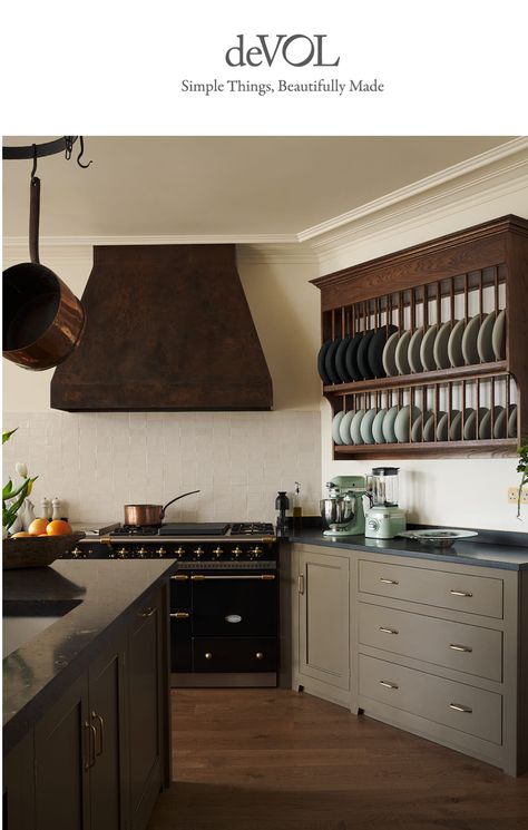 Helen Parker, Classic English Kitchen, Porcelain Pendant Light, Unfitted Kitchen, Shaker Kitchens, Wall Cupboards, Paint Collection, Devol Kitchens, Loft Kitchen