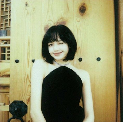 Lisa Short Hair, Summer Diary, Lisa Bp, Lisa Blackpink Wallpaper, Lalisa Manobal, Blackpink Photos, Blackpink Fashion, Brunette Hair, Lalisa Manoban