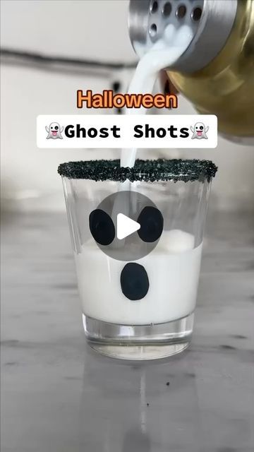 Easy Halloween Shots, Ghost Shots, Halloween Shooters, Halloween Shots, Fall Cocktails, Halloween Books, Halloween Food, Ghost Faces, Halloween Recipes