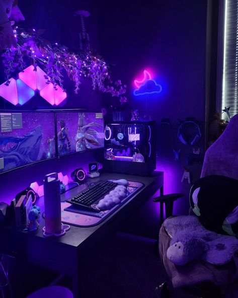 Purple Setup, Games Room Inspiration, Purple Desk, Purple Games, Studera Motivation, Gamer Setup, Streaming Setup, Gamer Room Decor, Pc Gaming Setup