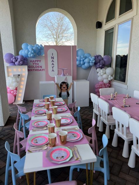 Roblox Birthday Party Ideas Girl, Roblox Themed Birthday Party, Roblox Birthday Party Ideas, Roblox Birthday Party, Girls 9th Birthday, Roblox Theme, Roblox Party, 17 Birthday, 8 Birthday