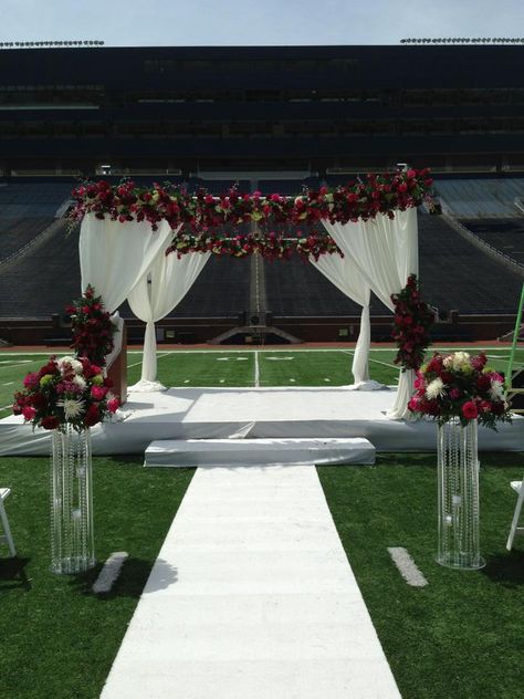 Amazing wedding at the U of M Football stadium Football Wedding Decor, Soccer Wedding Ideas, Crew Aesthetic, Soccer Wedding, Football Wedding Theme, Cozy Party, U Of M Football, Ceremony Pictures, Wedding Ceremony Pictures