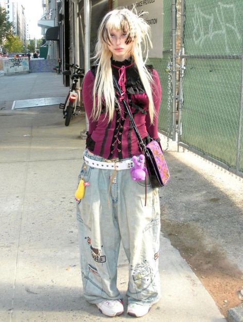 Pink And Black Corset, Harajuku Fashion Street, 2000s Fashion Outfits, Japanese Street Fashion, Black Corset, Harajuku Fashion, 2000s Fashion, Little Bird, Pink And Black