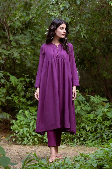 A Line Frock, Maternity Kurti, College Dress, Girls Dresses Sewing, Simple Kurta Designs, Simple Kurti Designs, Crochet Cable, Casual Indian Fashion, Desi Fashion Casual