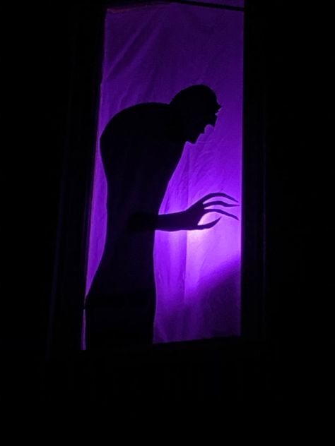 Creepy Diy, Diy Halloween Door Decorations, Halloween Window Silhouettes, Halloween Diy Door, Window Silhouette, Person Silhouette, Decoration For Halloween, Halloween Window, Something Wicked