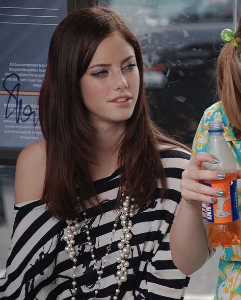 Effy Stonem Style, Elizabeth Stonem, Effy Stonem, Skin Aesthetics, Skins Uk, Disney Princess Fashion, Kaya Scodelario, Eye Makeup Pictures, Tv Girls