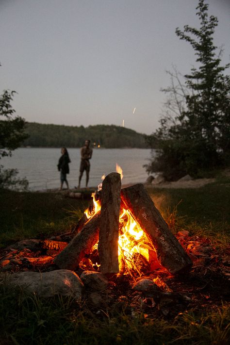 Campfire Astethic, Campfire Aesthetic, Campfire Night, Camping Photos, Camping Lake, Starlit Sky, Camp Lake, Backcountry Camping, Camping Photography