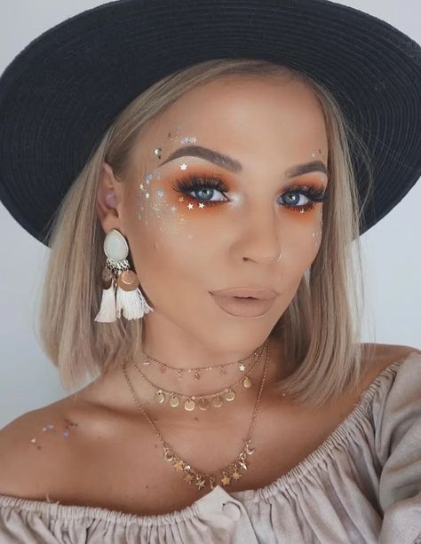 Hippie Carnaval, Easy Festival Makeup, Boho Festival Makeup, Festival Makeup Looks, Edc Makeup, Bohemian Makeup, Festival Face Gems, Music Festival Makeup, Jewel Makeup