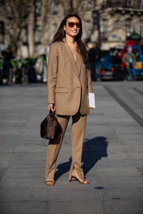 Edgy Outfits Street Style, Outfits Street Styles, Moda Paris, Paris Fashion Week Street Style, Power Suit, Looks Street Style, Street Style Trends, Autumn Street Style, Fashion People