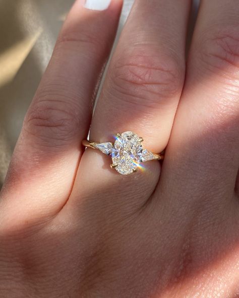 Engagement Ring Yellow Gold, Pretty Engagement Rings, Engagement Ring Yellow, Dream Wedding Ring, Cute Engagement Rings, Future Engagement Rings, Three Stone Engagement Ring, Yellow Engagement Rings, Yellow Gold Wedding Ring