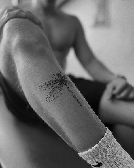 #dragonfly #dragonflytattoo #tattoo #tattooideas #maletattoo #tattooart #finelinetattoo #inkedguys #legtattoos #legtattooideas #tattoos Dragonfly Tattoo Men, Wrap Tattoo, Dragonfly Tattoo Design, Leg Tattoo Men, Stylist Tattoos, Dragonfly Tattoo, Inked Men, Black Ink Tattoos, Elegant Tattoos