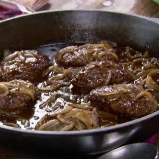 Salisbury Steak Recipe Pioneer Woman, Ree Drummond Recipes, Salisbury Steak Recipes, Pioneer Woman Recipes, Salisbury Steak, Ree Drummond, Beef Dishes, Salisbury, Pioneer Woman