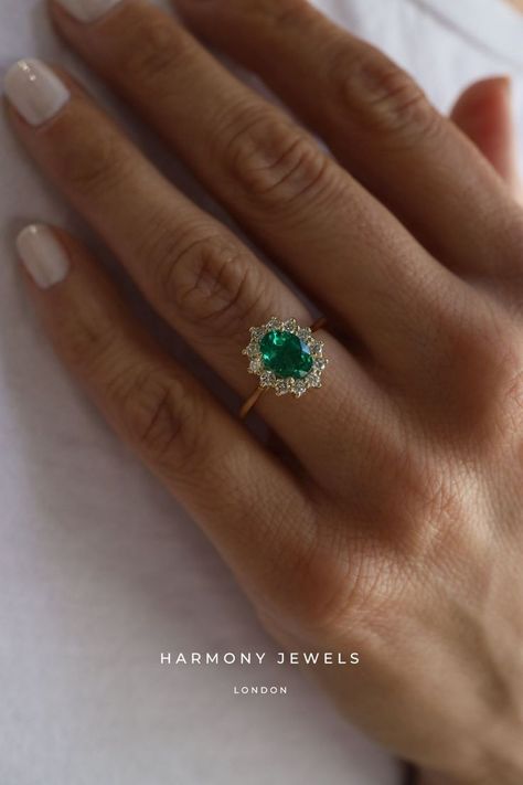 Emerald Engagement Ring On Finger, Vintage Engagement Rings Emerald Green, Green Sapphire Halo Engagement Ring, Smaragd Engagement Ring, Emerald Engagement Ring Antique, Dark Green Emerald Ring, Diamond And Emerald Engagement Rings, Emerald Green Engagement Rings, Vintage Engagement Rings Victorian