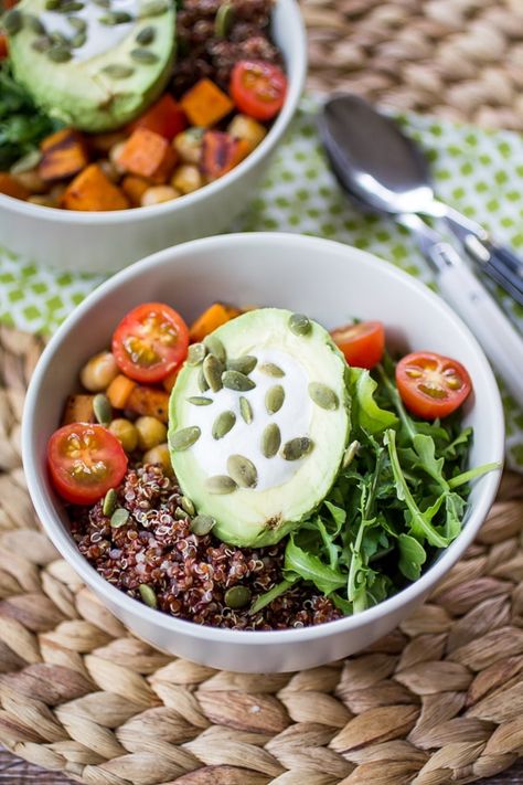 Yogi Food, Quinoa Sweet Potato, Cashew Sauce, Diy Easy Recipes, Bowls Recipe, Wholesome Food, Arugula, Diy Food Recipes, Diy Food