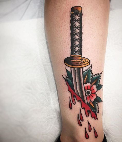 Kusarigama Tattoo, Traditional Guillotine Tattoo, Traditional Tattoo Sleeve, Skeleton Hand Tattoo, Fire Tattoo, Old School Tattoo Designs, Pin Up Tattoos, Tattoo Desings, Traditional Tattoo Art