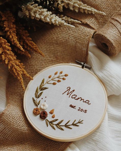 Mom Embroidery Ideas, Embroidery Projects Ideas Gifts, Embroidery For Mom, Marigold Embroidery, Mom Embroidery, Christian Embroidery, Miniature Embroidery, Cottage Crafts, Desain Quilling