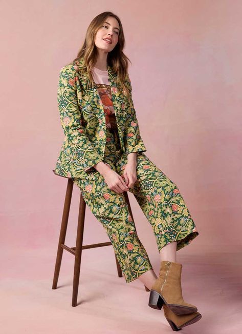 The floral print suit of dreams! Plus save 15% Womens Floral Suit, Floral Print Suit, Chanel Shopper, Pant Suits For Women, Cute Jumpers, Winter Fashion Inspiration, Floral Trousers, Tailored Suit, White Tee Shirts