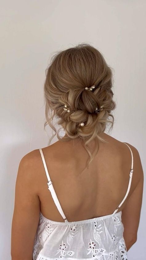 Grad Hairstyles, Prom Hair Up, Wedding Hair Updo, Bride Hairstyles Updo, Cute Prom Hairstyles, Wedding Hair Up, Simple Prom Hair, Bridesmaid Hair Makeup, Ball Hairstyles