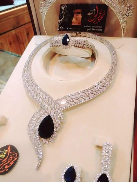 Jewels Diamond Jewellery Set, Bridal Jewelry Sets Brides, American Diamond Jewellery, Diamond Jewelry Set, Fancy Jewelry Necklace, Fancy Jewellery Designs, Expensive Jewelry Luxury, Diamond Jewelry Designs, Royal Design